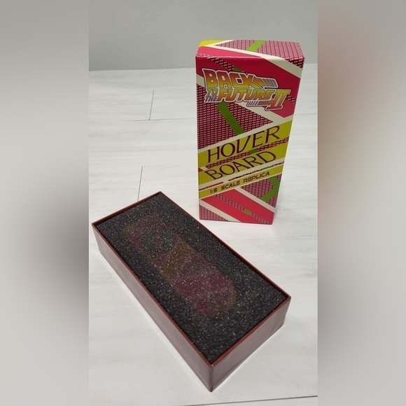 Back to the Future 2-Inch Desktop Model Hoverboard - Picture 4 of 5